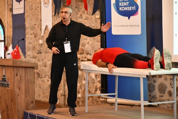 İzmir’de Yaşlı Hakları ve Sosyal İçerme Çalıştayı sona erdi