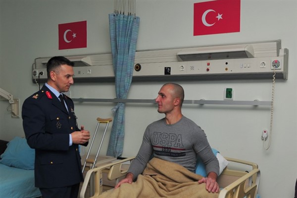 Hava Kuvvetleri Karargahında görevli personelden tedavi gören gazilere ziyaret