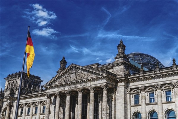 Scholz: “Ukraynalı kadın ve erkeklerin cesareti unutulmaz”