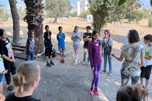 Bornova Belediyesi minikleri tarih yolculuğana çıkardı