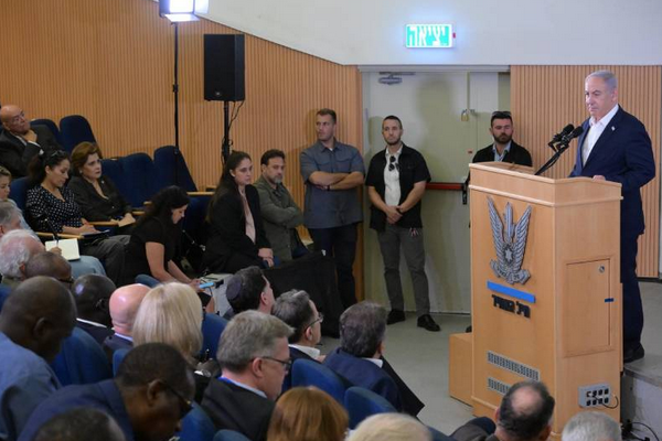 İsrail Başbakanı Netanyahu, büyükelçilerle bir araya geldi