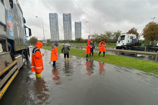 İBB ekipleri alarm durumunda