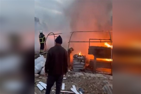 Samandağ’da kurulan deprem çadırlarında yangın çıktı