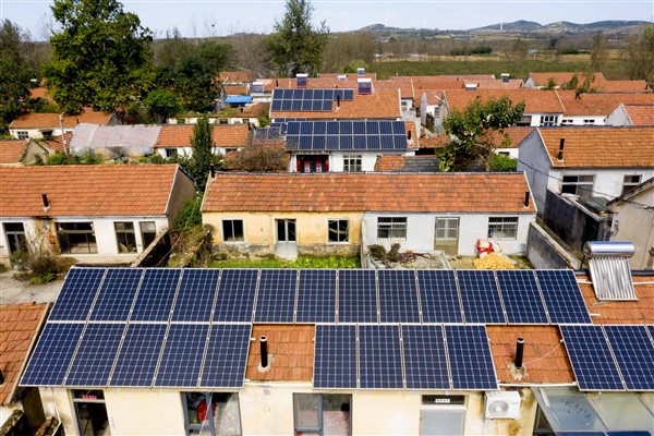 Çin’de hane halkı evlerinin çatısında 100 milyon kW elektrik üretiyor