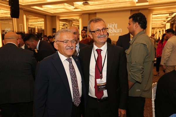 Başkan Büyükkılıç’a İç Anadolu Bölgesi’nin en başarılı belediye başkanı ödülü verildi