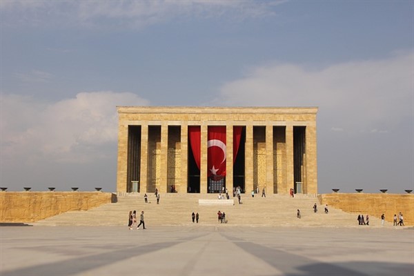 CHP Genel Başkanı Özel, 38’inci Olağan Kurultayı üyleriyle Anıtkabir’e gitti