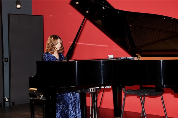 Bursa’da ‘MEM Genç Sahne’ etkinliklerinde piyanist İdil Naz Alıcı sahne aldı