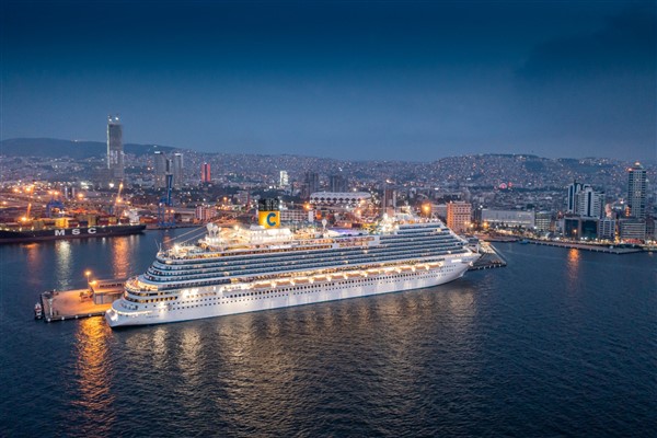 İzmir “2024’te Seyahat Edilmesi Gereken 10 Şehir” listesine girdi