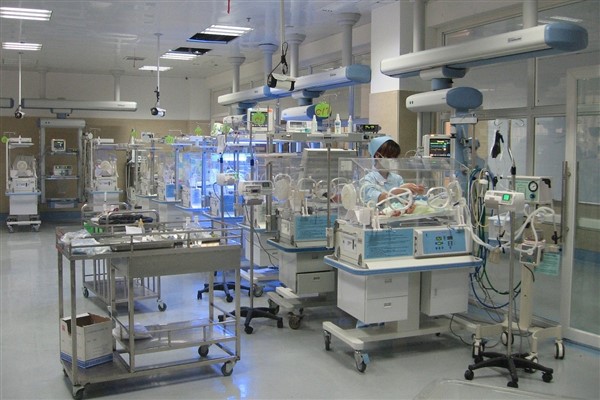 28 prematüre bebek Refah Sınır Kapısına doğru yola çıktı