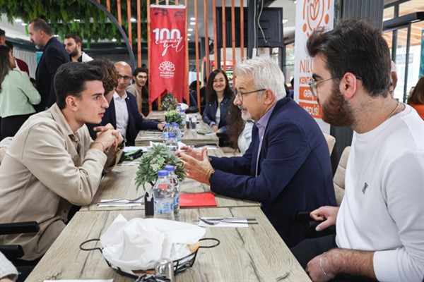 Başkan Erdem, üniversite öğrencileriyle buluştu