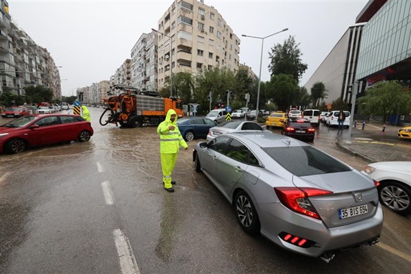 İzmir’de metrekareye 58,5 kilogram yağış düştü