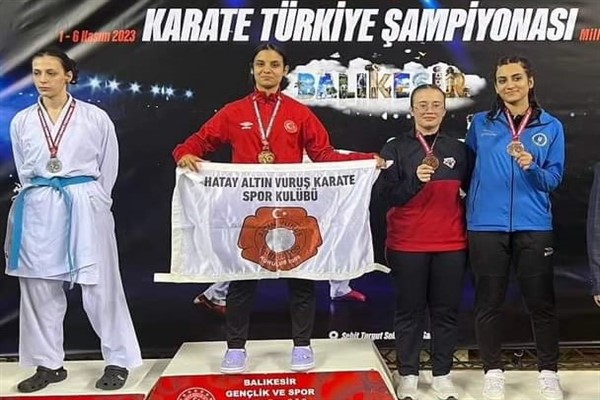 Bursa Büyükşehir Belediyesporlu karatecilerden 4 madalya