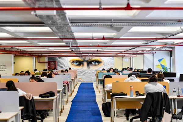 Başkan Yavaş: “Genç Akademi Kafe Sıhhiye’de her hafta yüzlerce gencimizi ağırlıyoruz”