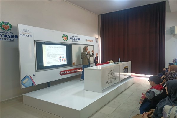 Ebeveynlere özel eğitim semineri Malatya Semt Konakları’nda gerçekleşti