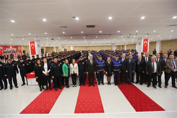 Büyükşehirde 136 zabıta ve itfaiye memuru yemin etti