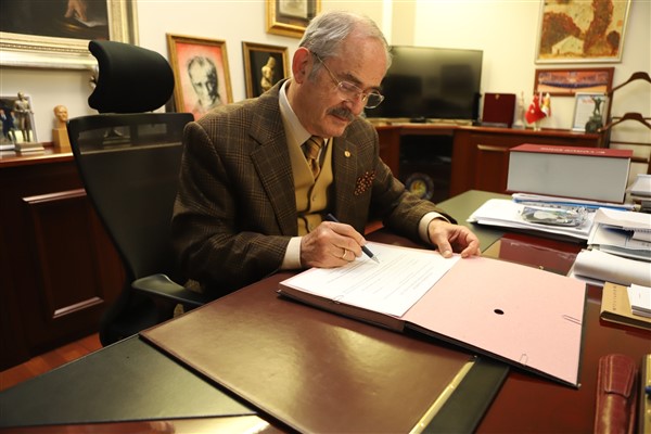 Başkan Büyükerşen, şiddet ve tacizi önleme belgesine imza attı