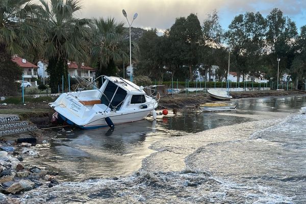 Türkiye’nin turistlik ilçesi Selçuk, yağışa teslim oldu