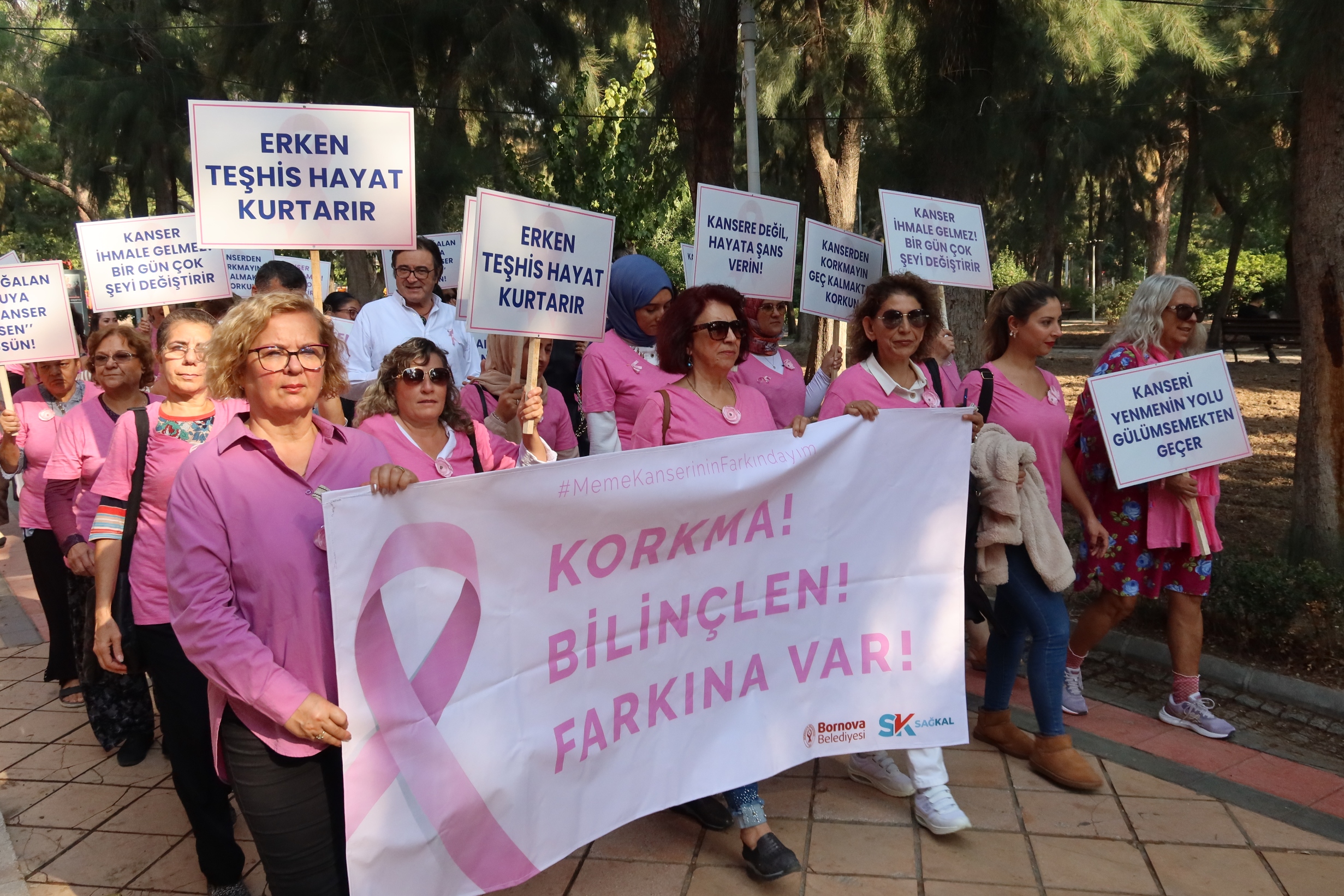 Bornova’da meme kanserinde erken teşhisin önemine dikkat çekildi