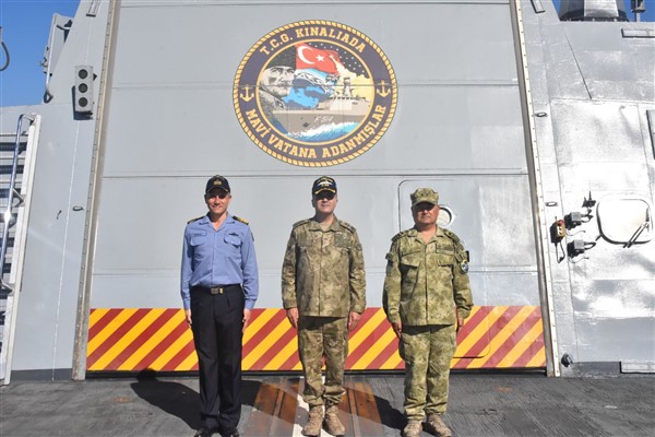 TCG Kınalıada gemisi, Libya Görev Grubu Komutanı Koşan tarafından ziyaret edildi