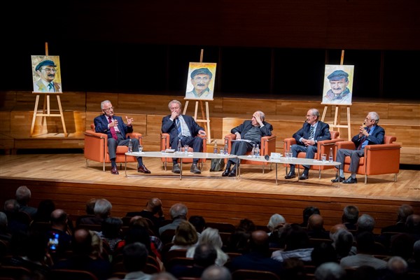 Başkan Büyükerşen izmir’de Eecevit’i anlattı