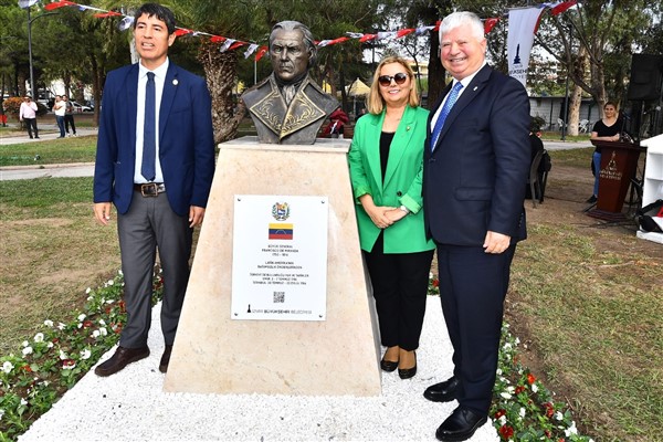 Francisco de Miranda’nın büstü Bostanlı’da açıldı