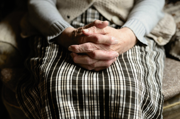 Sosyal ilişkileri iyi olan daha az yaşlanıyor