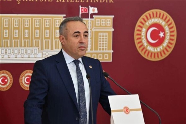 Karatutlu: “Vatandaşlar orta hasarlı binalardaki belirsizliğin giderilmesini talep ediyor”