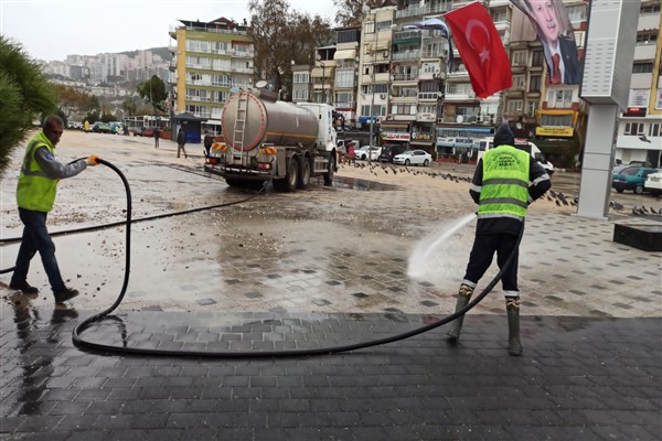 Bursa Büyükşehir Belediyesi’nden fırtına mesaisi