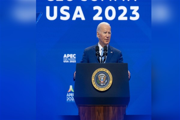Biden: “Benzin fiyatları zirve noktasına göre 1,70 dolar düştü”
