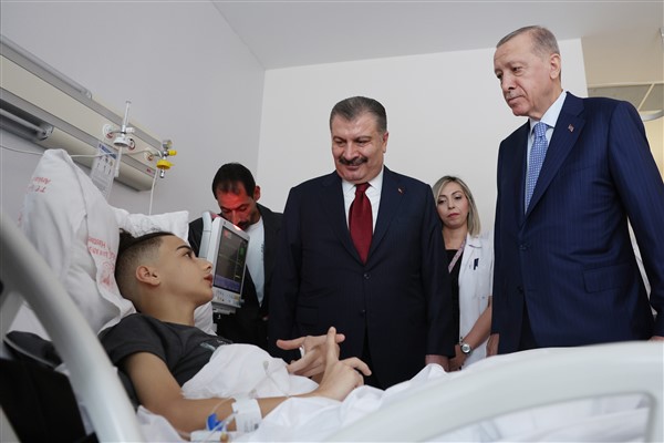 Cumhurbaşkanı Erdoğan, Gazze’den getirilen hastaları ziyaret etti