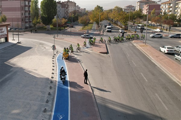 Konya’da öğrenciler okula bisikletle gidiyor