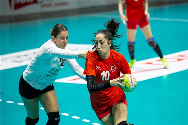 A Milli Kadın Hentbol Takımı hazırlık maçında Slovakya’yı mağlup etti