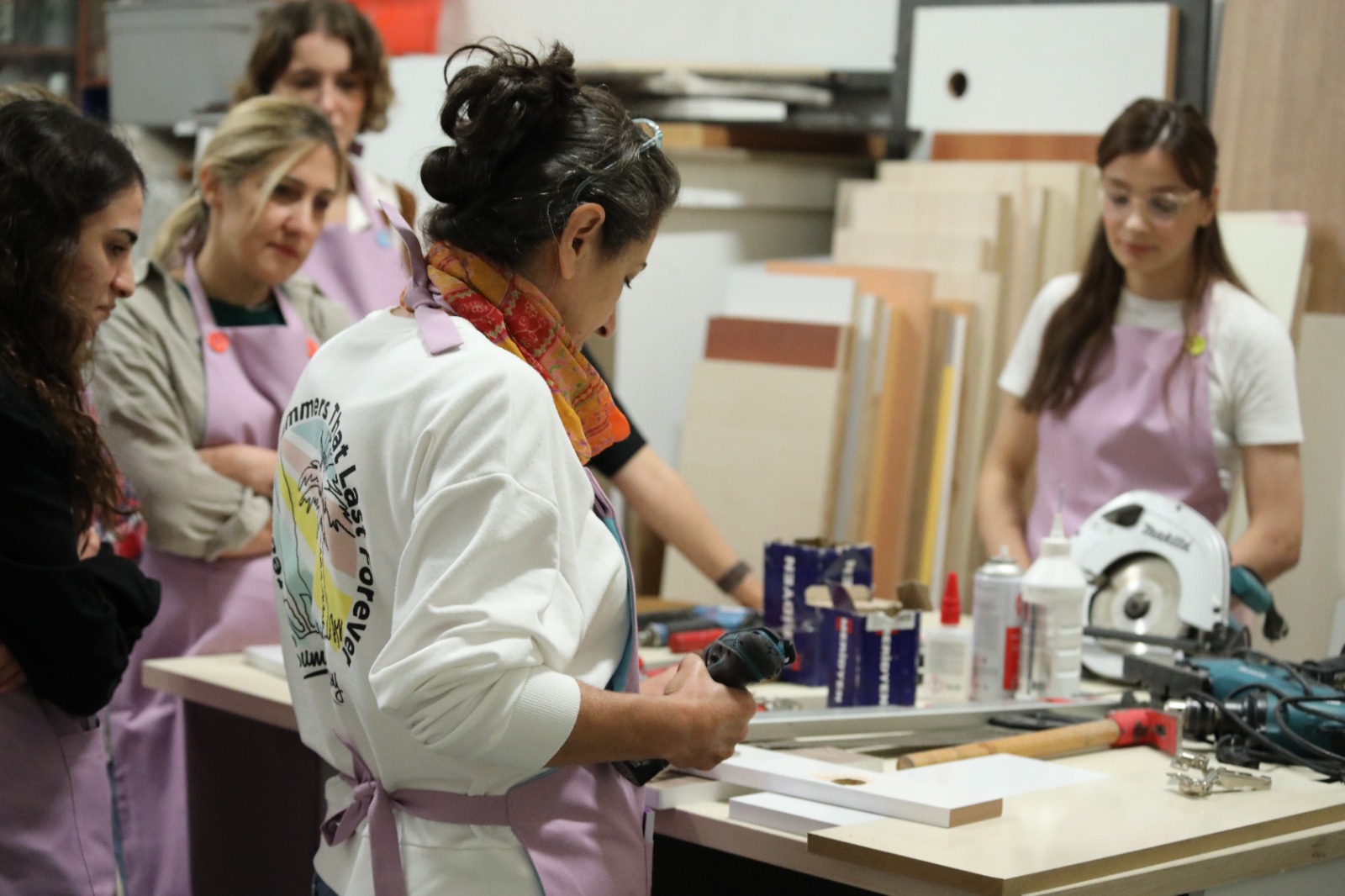 İBB’den kadınlara marangozluk eğitimi