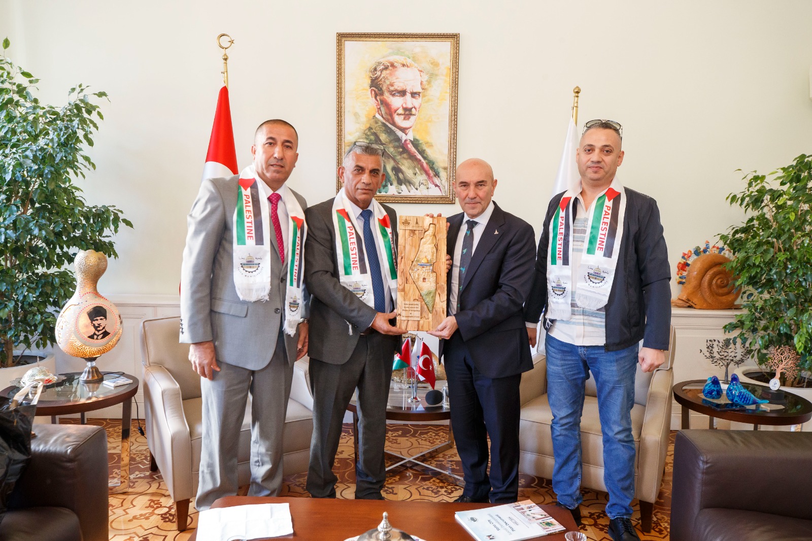 Filistin Yatta Belediyesi, Başkan Soyer’i ziyaret etti