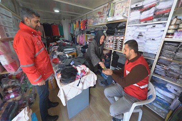 Depremzede esnaf Kızılay’la işine devam ediyor