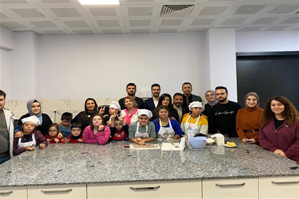 Engelsiz Yaşam Merkezi’nde “Mutfak ve Ebru” etkinliği düzenlendi