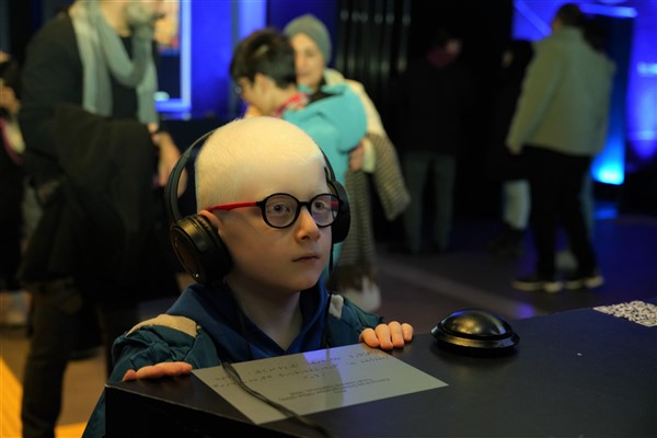 Türk Telekom’un AKM’deki “Tablolar Konuşuyor Dijital Sergisi” tabloların sesi oldu