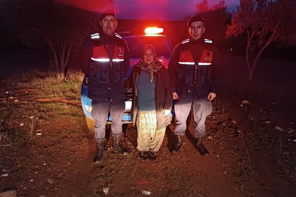 Mantar toplarken kaybolan kadın jandarma tarafından bulundu