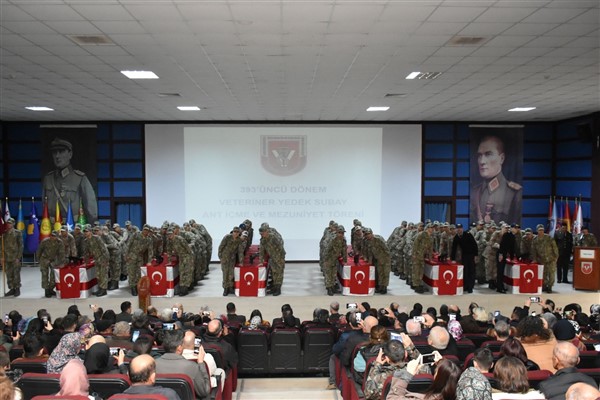 393’üncü Dönem Yedek Subay ile Yedek Astsubay Adaylarının Mezuniyet Töreni yapıldı