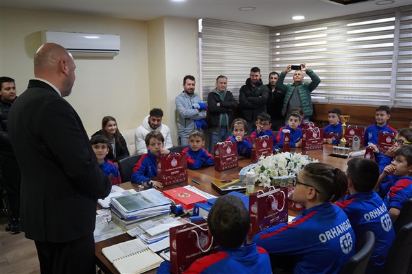 Başkan Aydın, Gençlerbirliği’nin gençleriyle buluştu