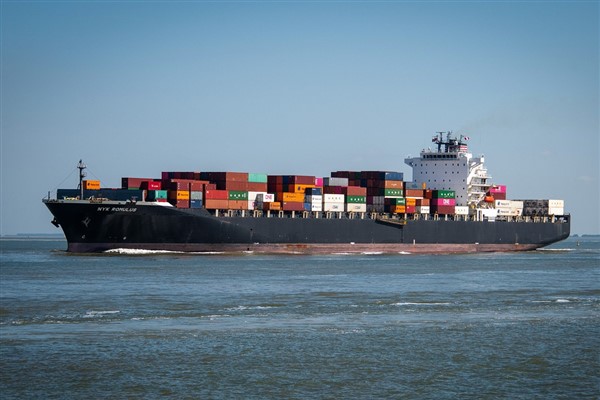 Medkon Mıra isimli konteyner gemisine, Türk bayrağı çekildi