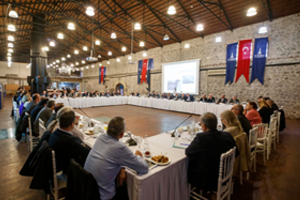 Başkan Soyer: “Deniz taşkını mağduru esnafımıza bu ay içinde ödeme yapacağız”