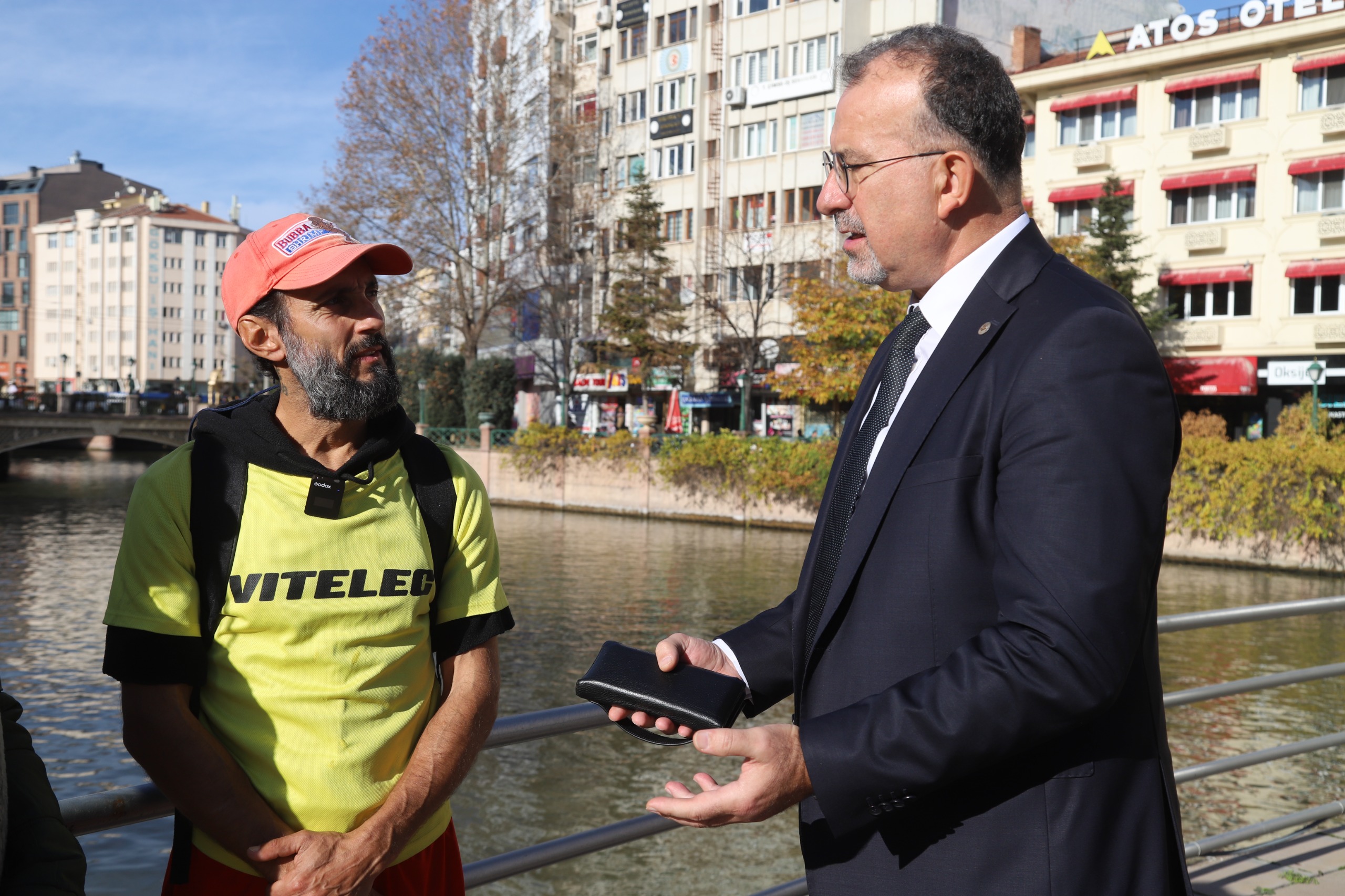 Fransa’dan deprem bölgesine koşan aktivist Eskişehir’e ulaştı