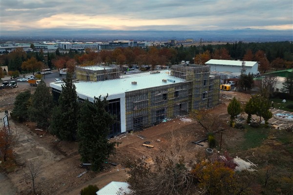 Başkan Gürkan, Mezarlıklar Dairesi Başkanlığı İdari Hizmet Binası inşaatını ziyaret etti