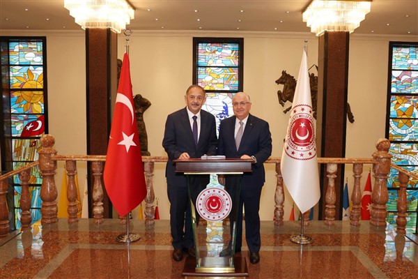 Milli Savunma Bakanı Güler, Bakan Özhaseki ile görüştü