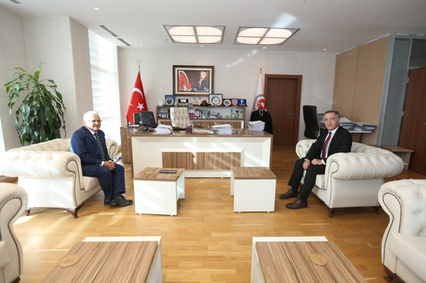 Başkan Büyükkılıç,  1’inci İdare Mahkemesi Başkanı Ayrancı’yı ziyaret etti