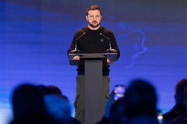 Zelenski: “Devletimizi savunuyoruz ve ülkemiz için çalışıyoruz”