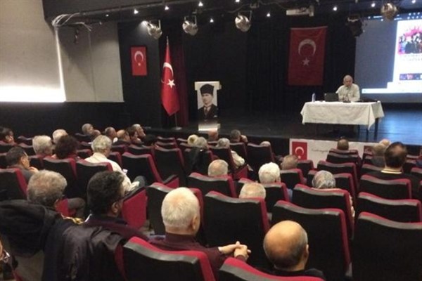 İzmir’de “Atatürkçülük ve Sosyal Demokrasi” konuşuldu