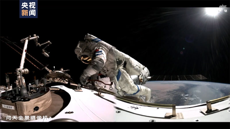 Shenzhou-17 mürettebatı 7.5 saatlik uzay yürüyüşünü tamamladı