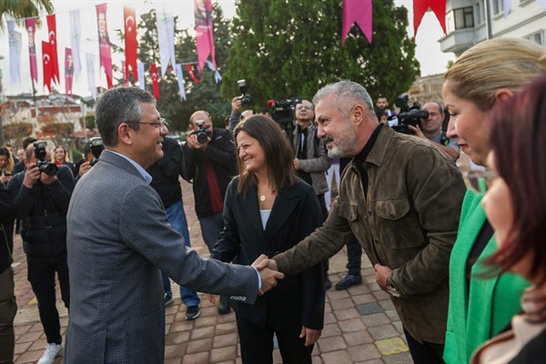 Özel, Meliha Ercan Engelsiz Yaşam Merkezini ziyaret etti